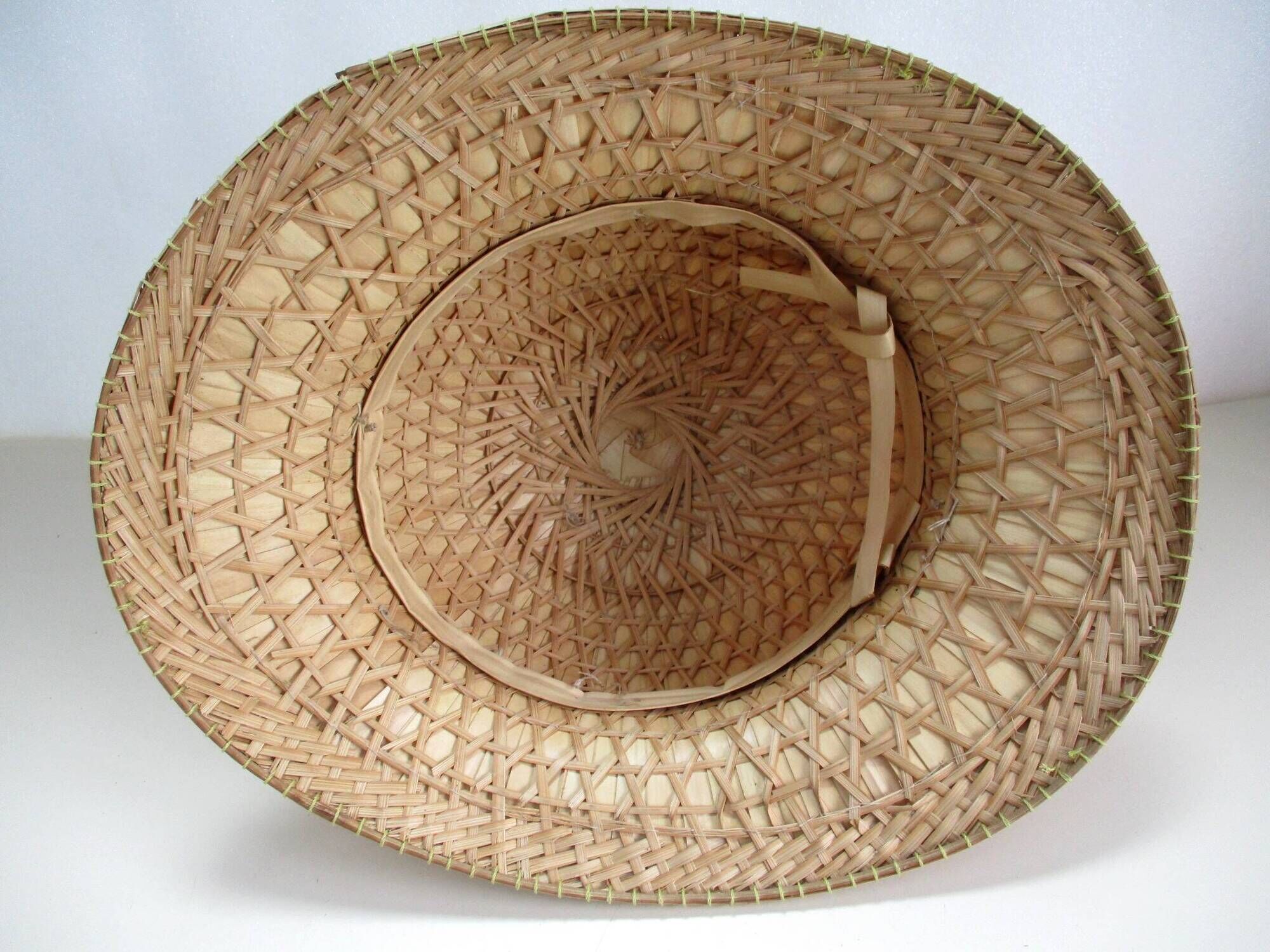 Colonial hat made of rattan and plant fibers - vintage
