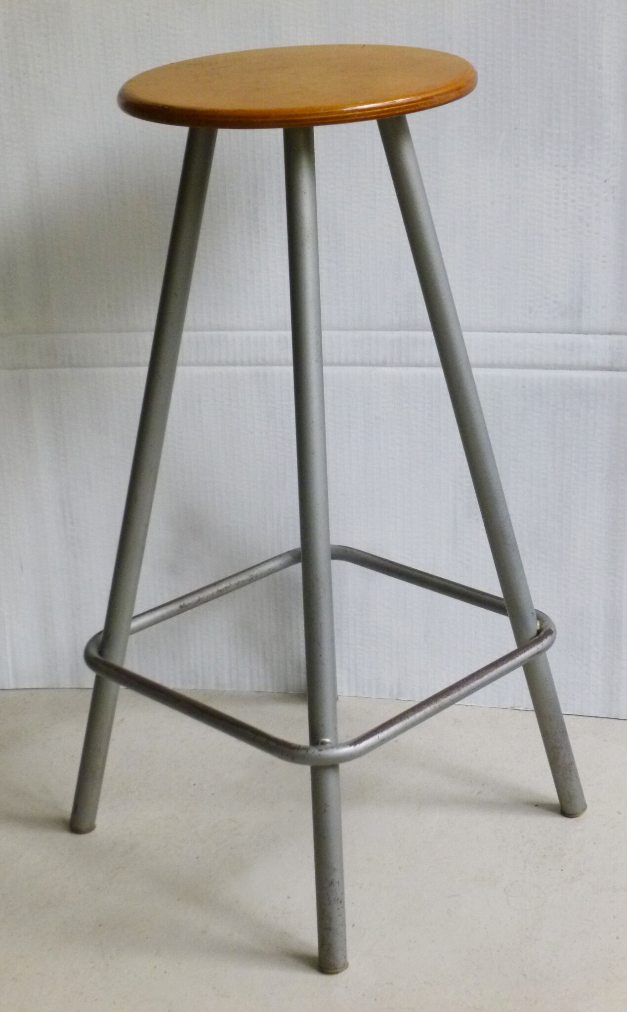 High stool in wood and metal