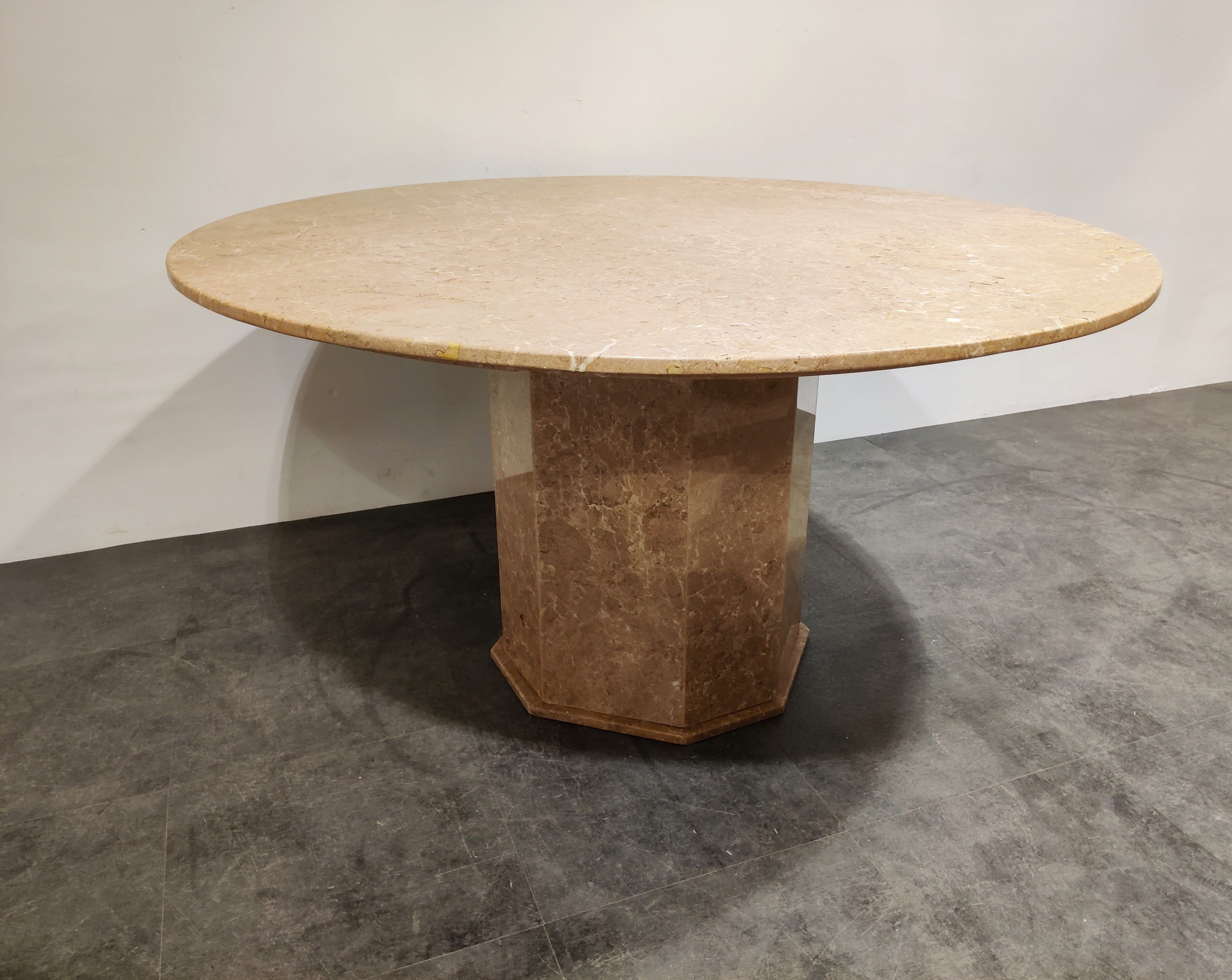 Round italian marble dining table 1970s