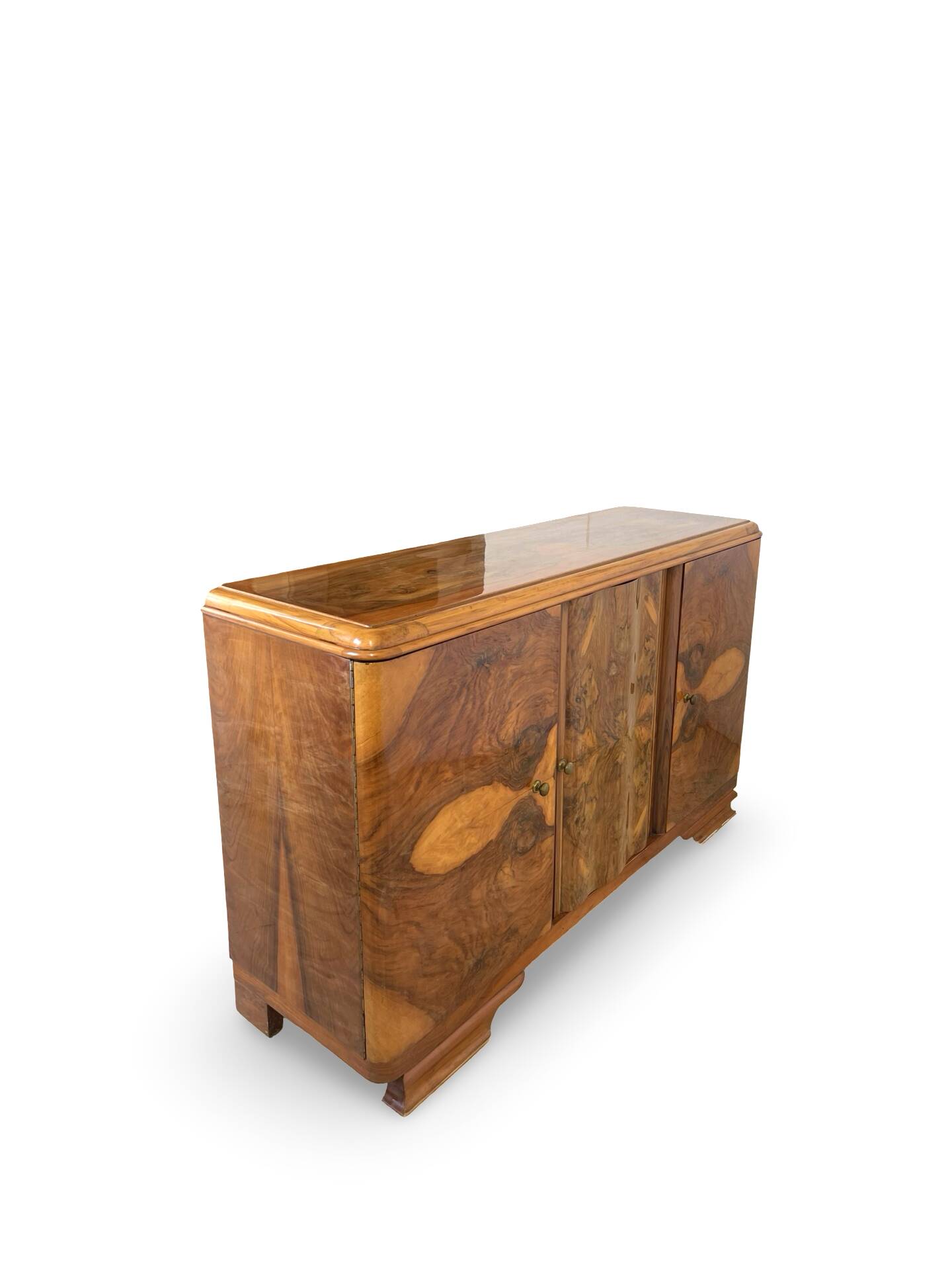 Italian Art deco burl walnut sideboard, of great quality.