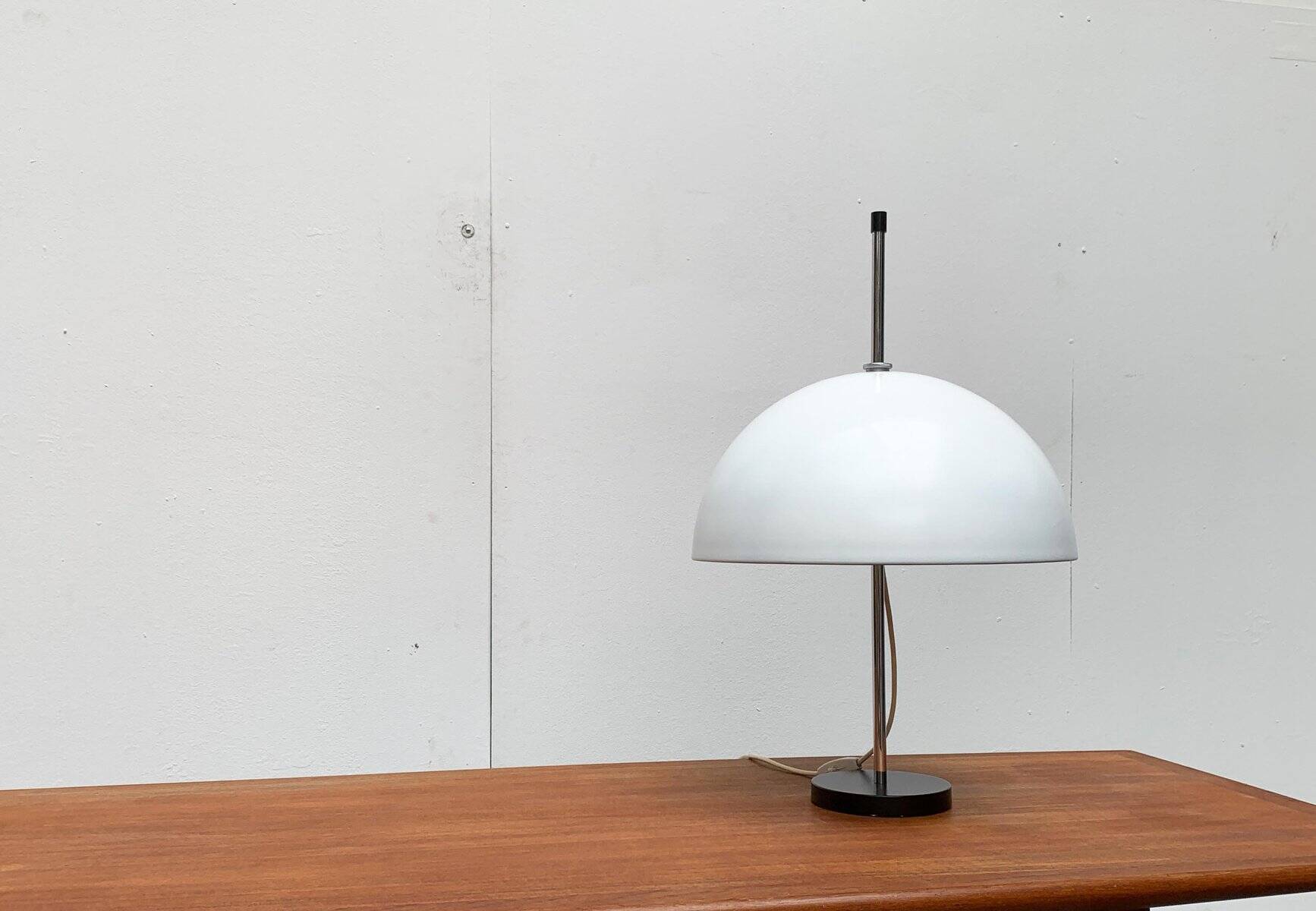 Mid-century minimalist dome table lamp