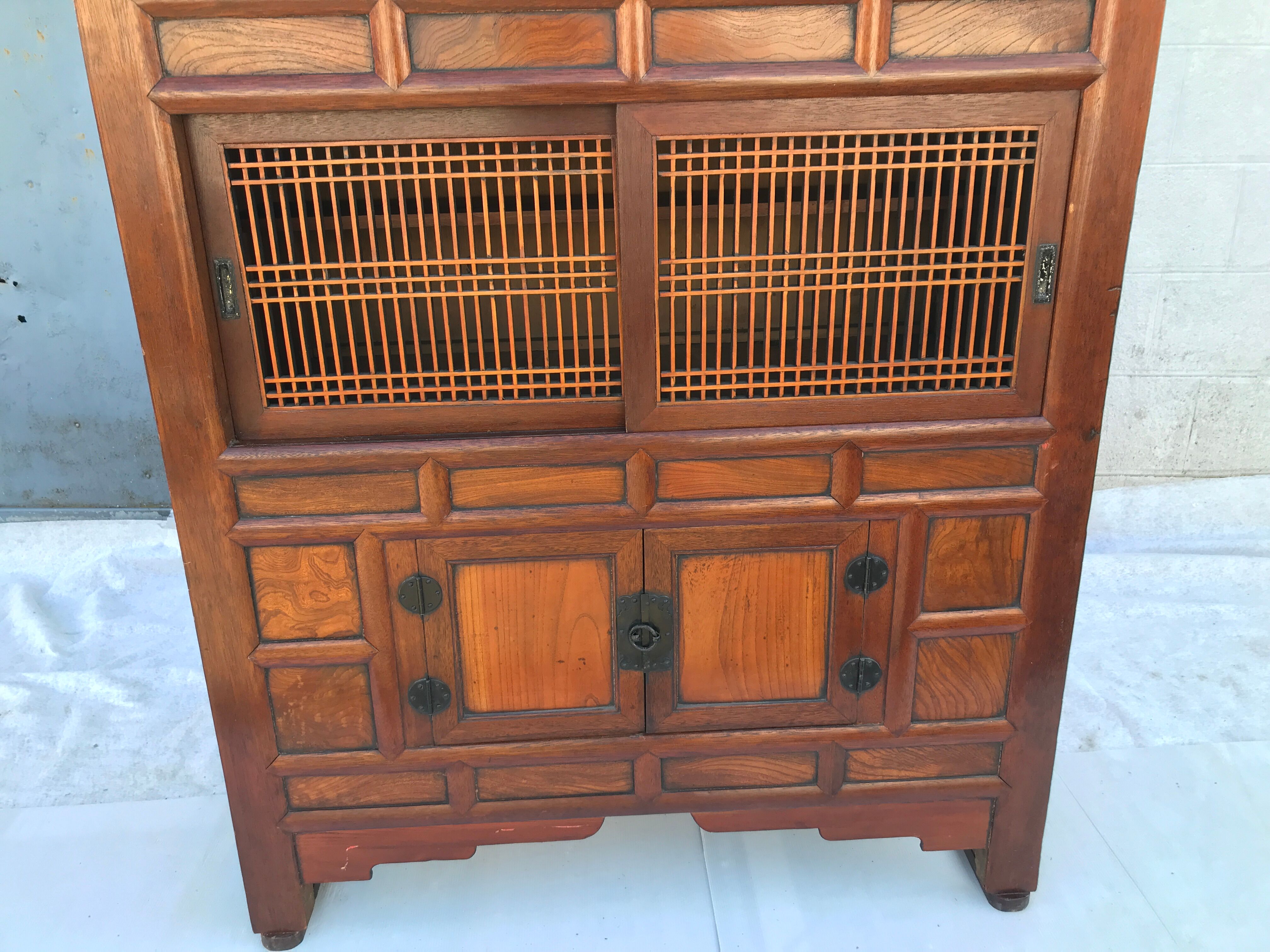 Armoire de cuisine chinoise du XIXe siècle