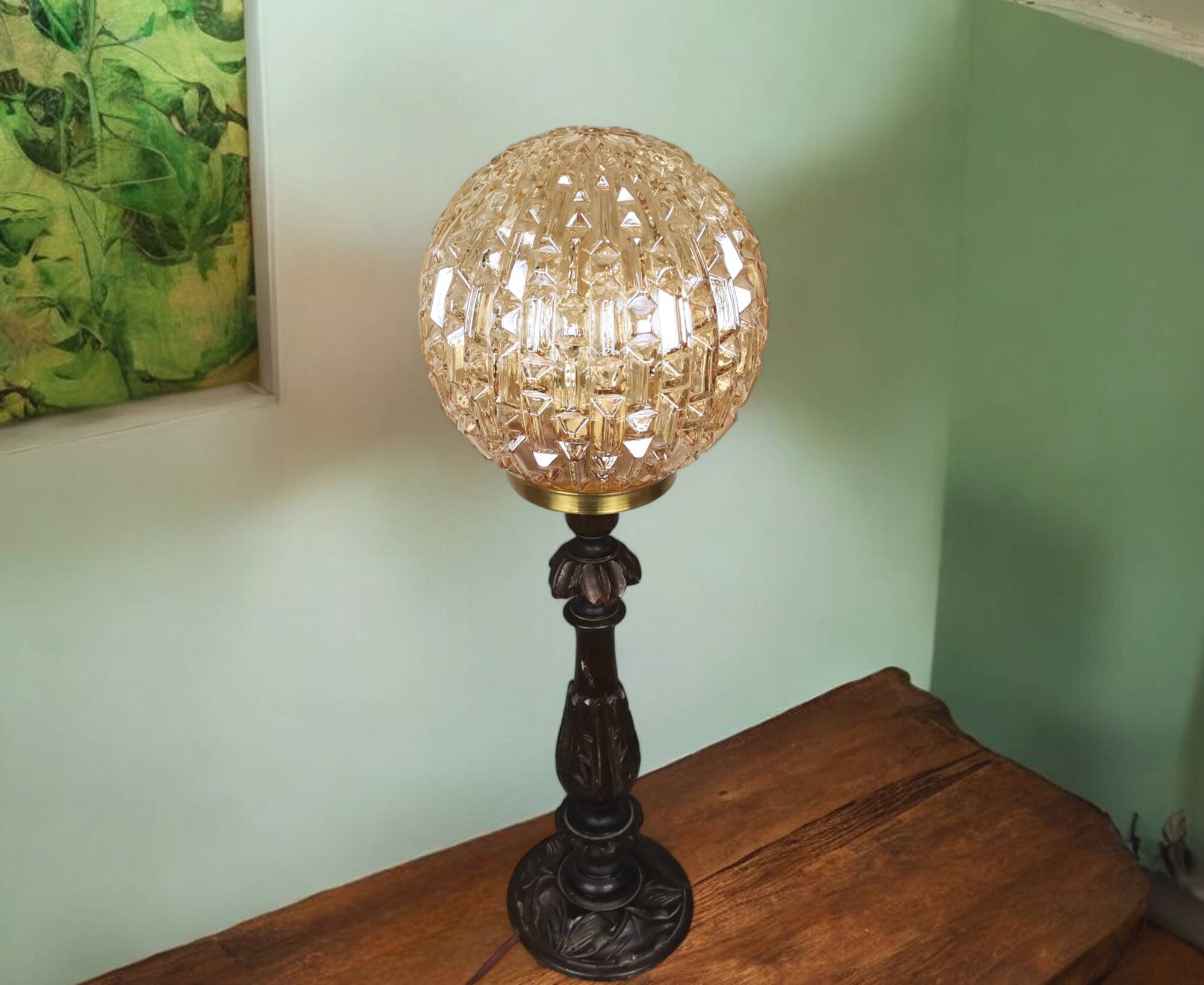 Grande lampe de table en bois avec abat-jour en verre