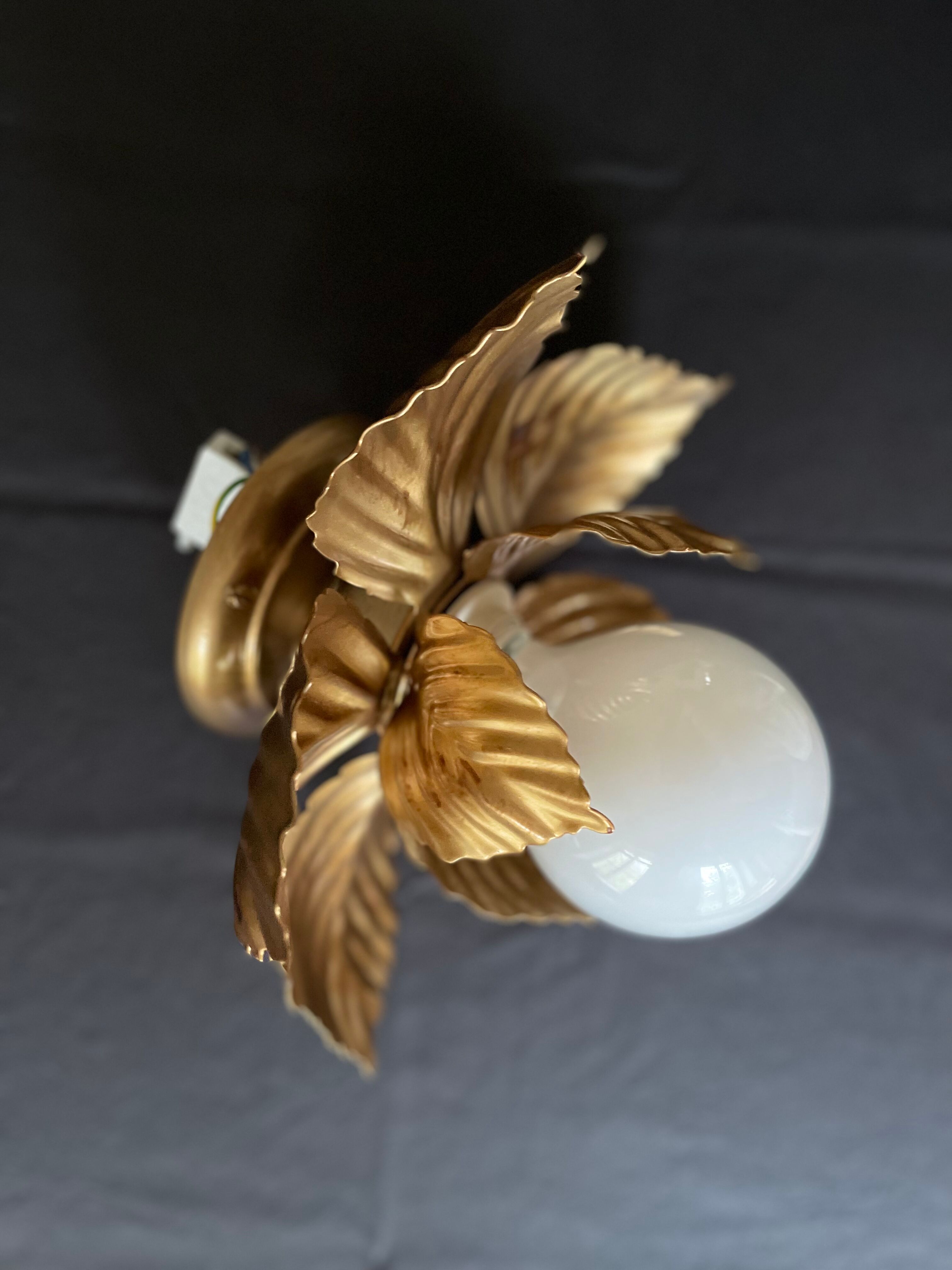 Wall lamp or ceiling lamp golden flower