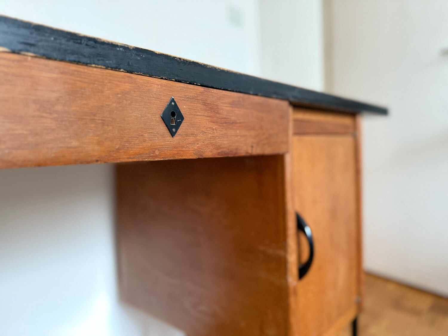 Vintage 1960s desk in oak and black metal – modernist spirit