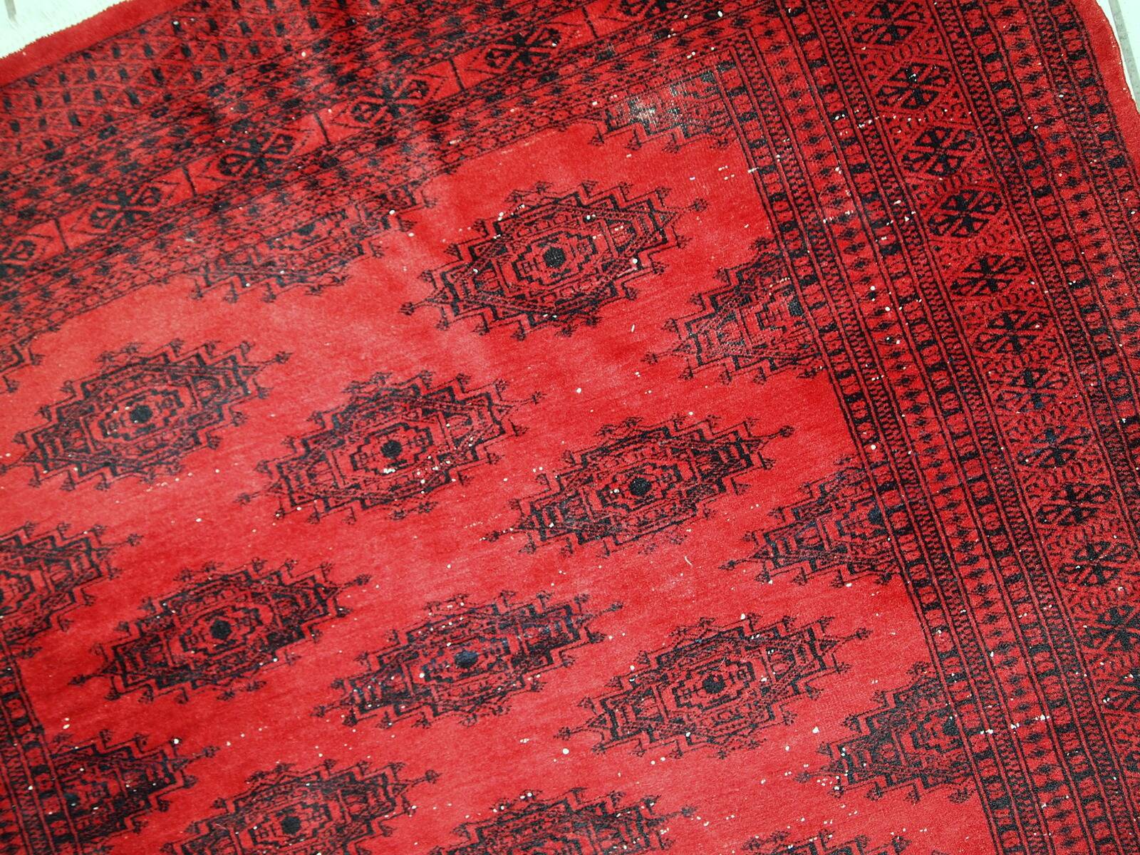 Tapis vintage fait main Ersari en laine rouge vif (122cm x 179cm)