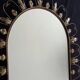 Grand miroir arqué avec feuilles d’acanthes et volutes en métal doré de deknudt, années 1960
