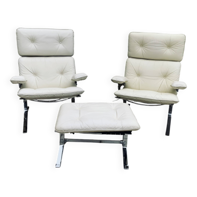 Paire De Fauteuils Et Son Ottoman, Modèle « joker » Grand Modèle En Cuir