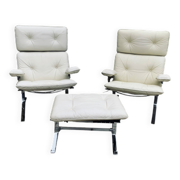 Pair of Armchairs and Ottoman, "Joker" Model, Large Leather Model