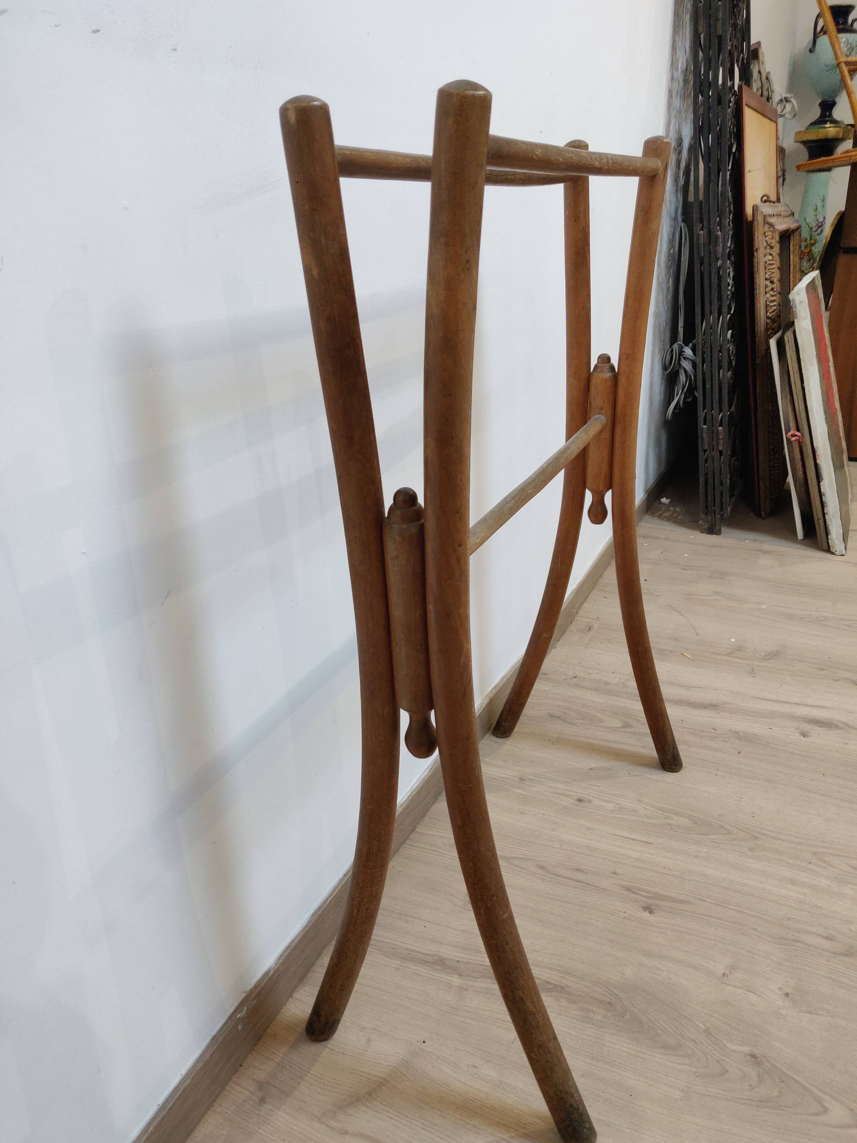 Porte serviette en bois sculpté époque Art Nouveau