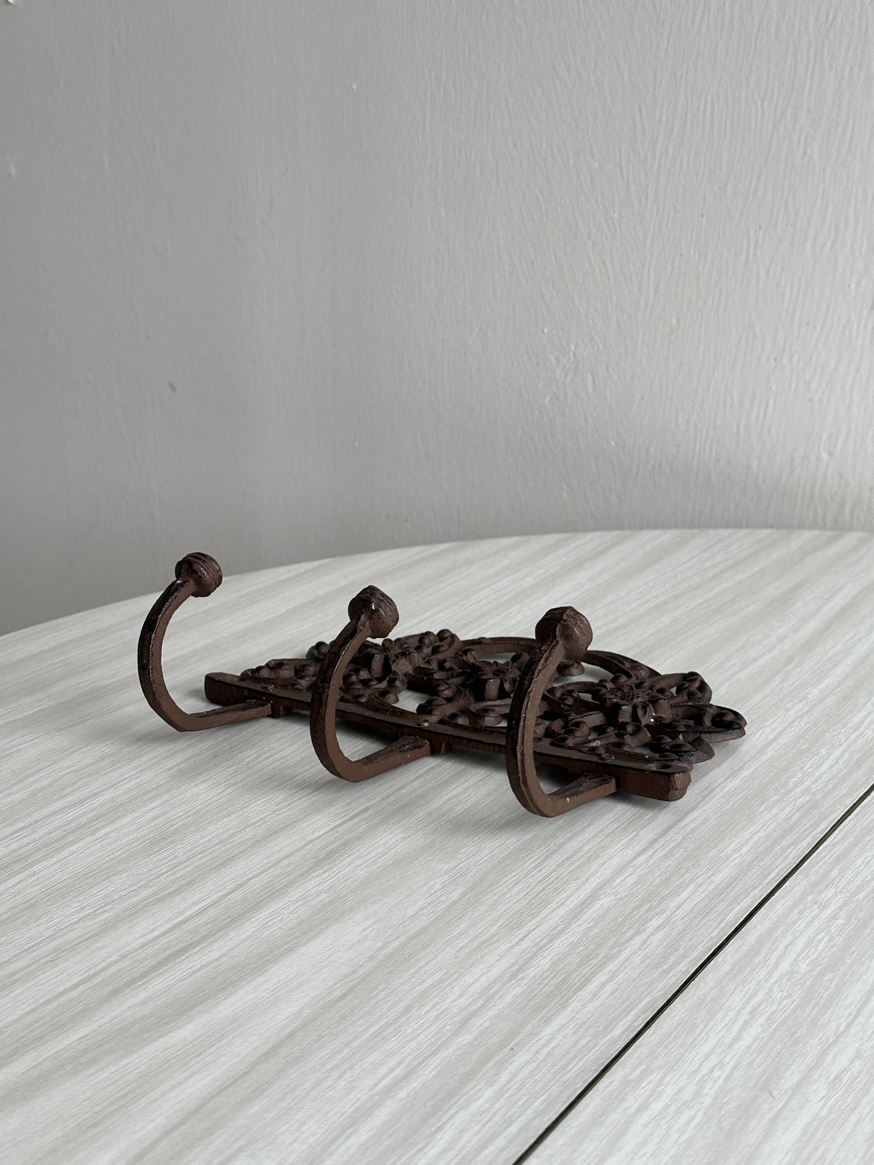 Metal wall key holder