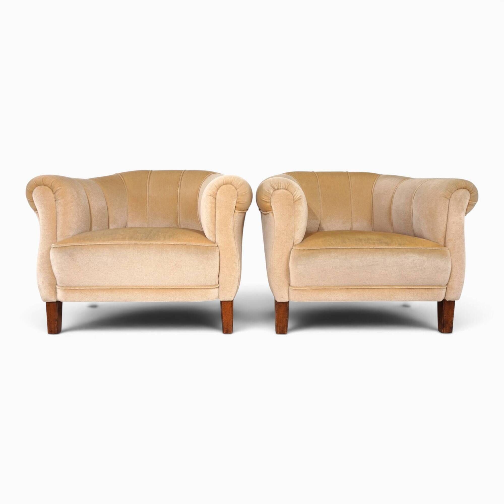 Pair of Art Deco club armchairs in champagne mohair, 1930.