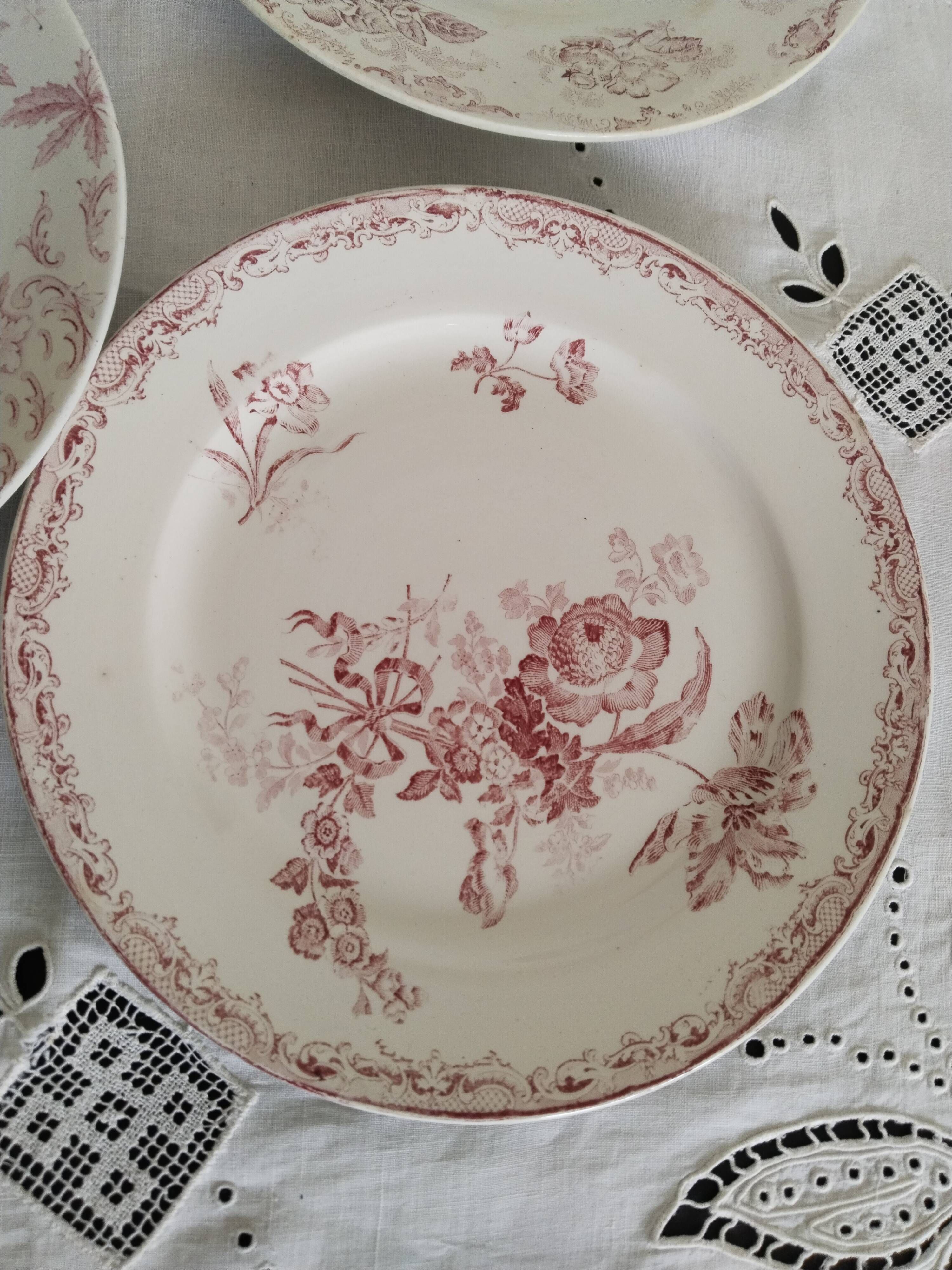 Set of 5 dinner plates in Terre de fer earthenware, red color, antique French