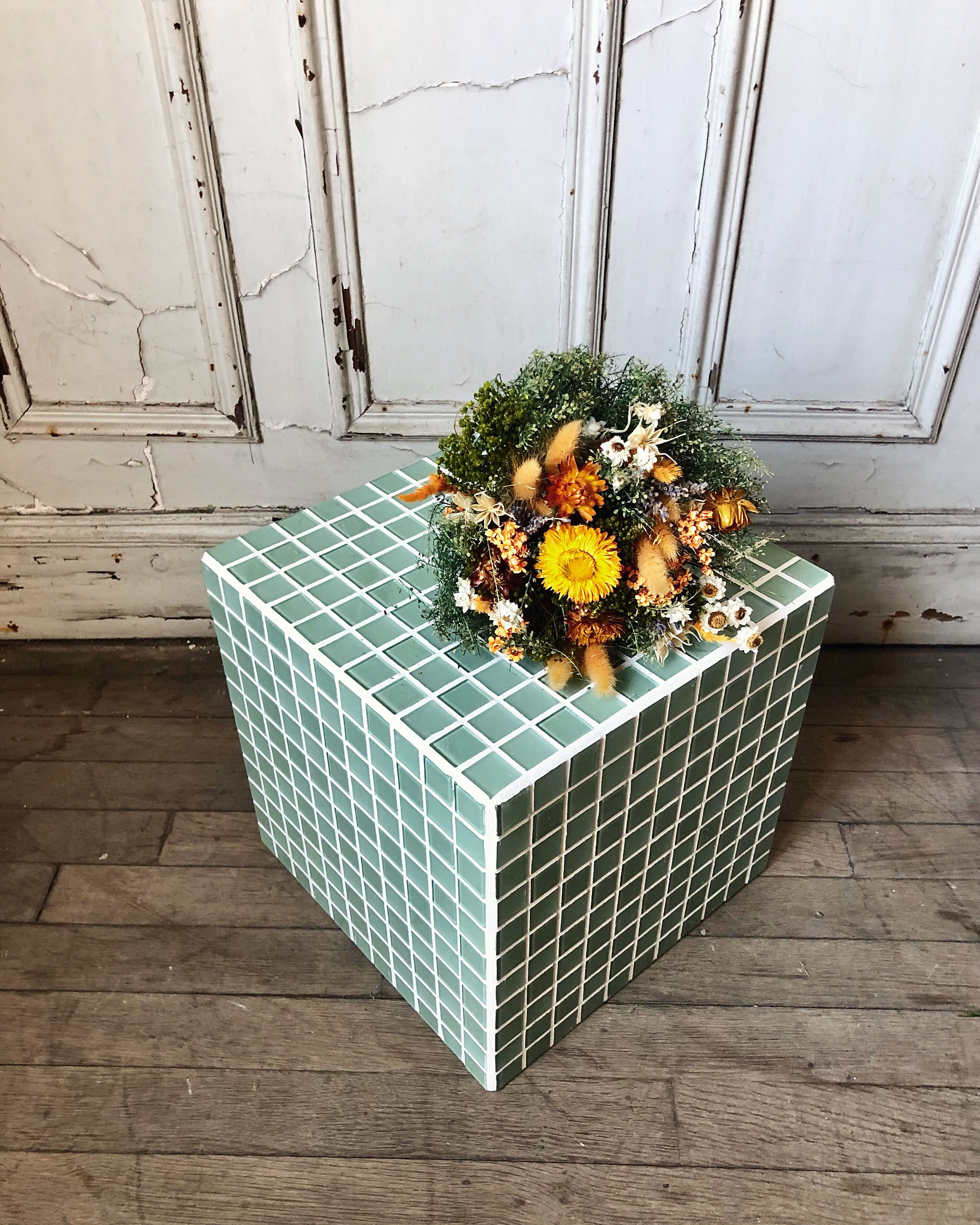 Cube sofa end in mosaic