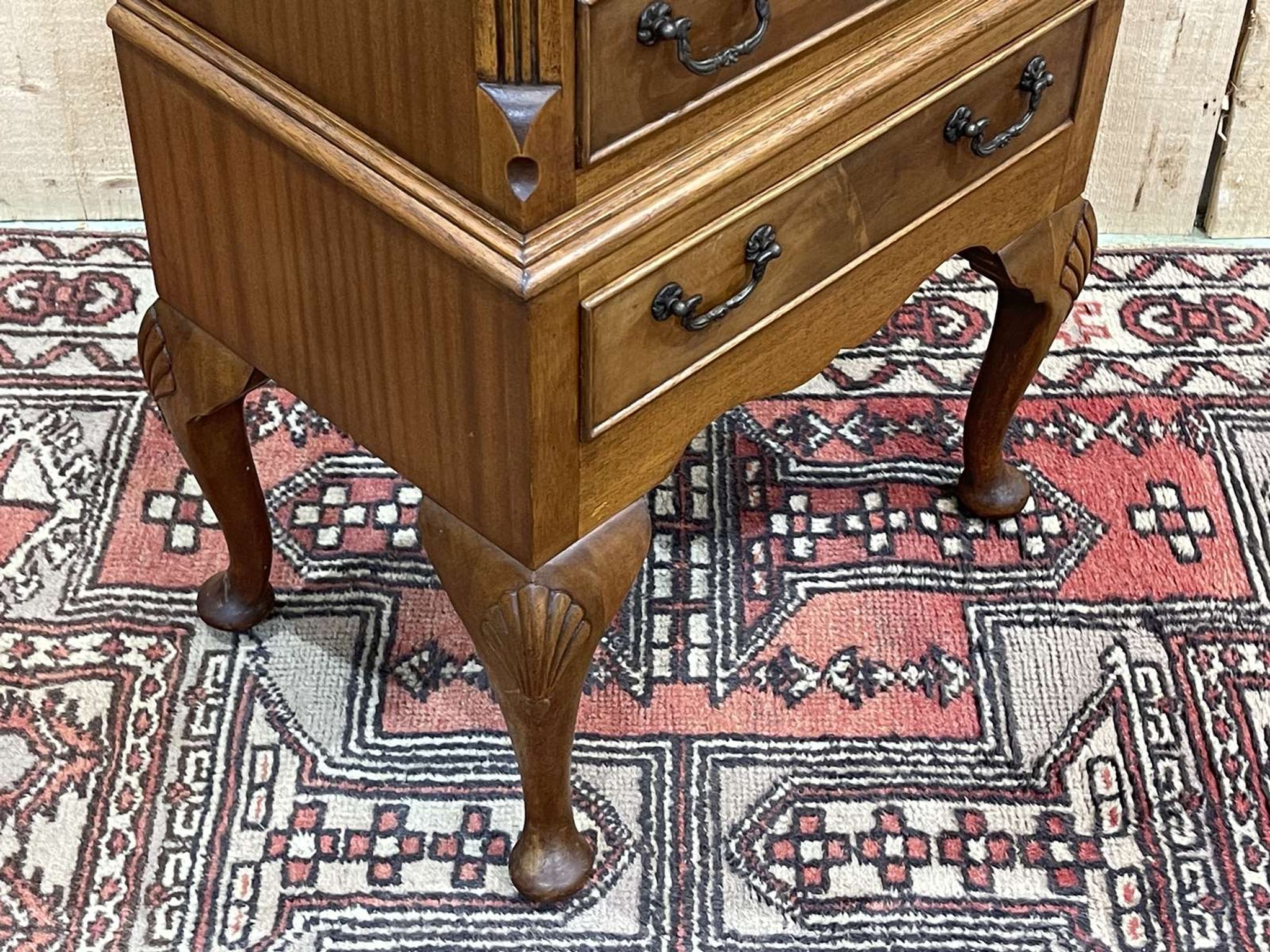Petite commode anglaise en acajou des années 50