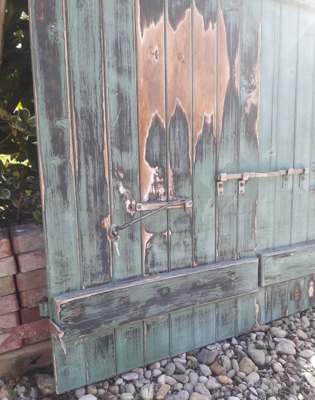 Paire de volets en bois pentures en fer