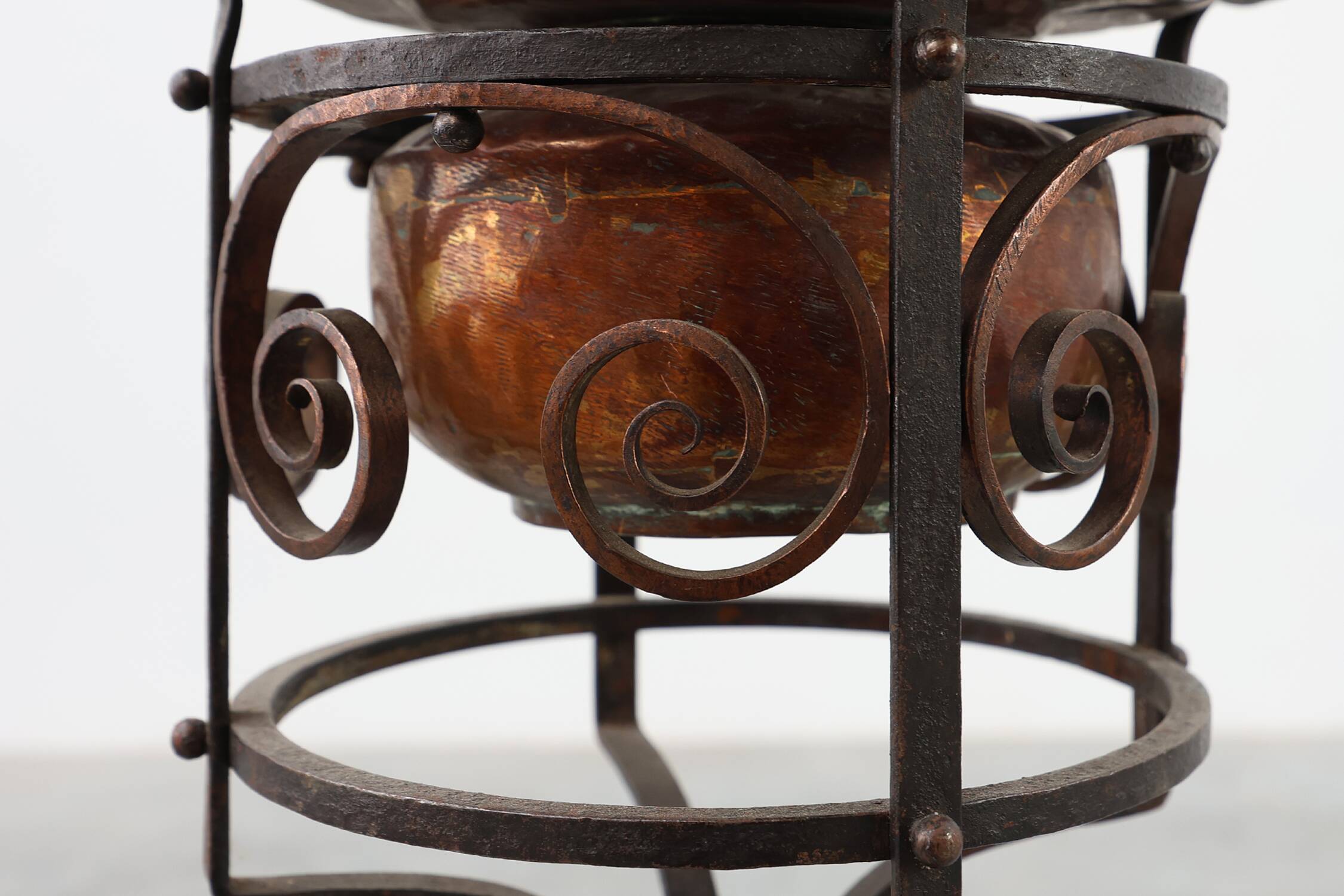 Art Nouveau planter in metal and copper, France ca. 1905