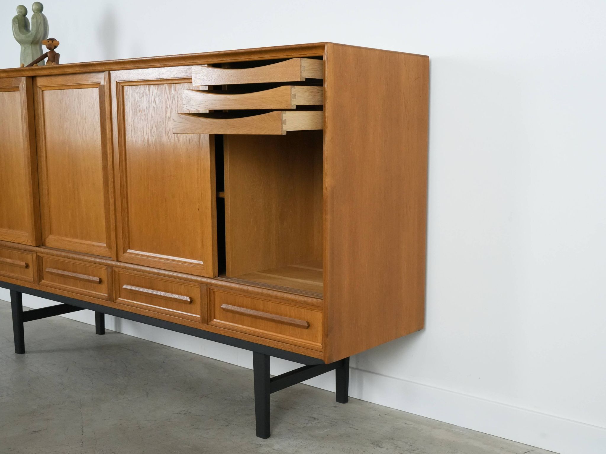 Buffet haut en chêne, design danois, années 1960, production : Danemark