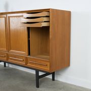 Buffet haut en chêne, design danois, années 1960, production : Danemark