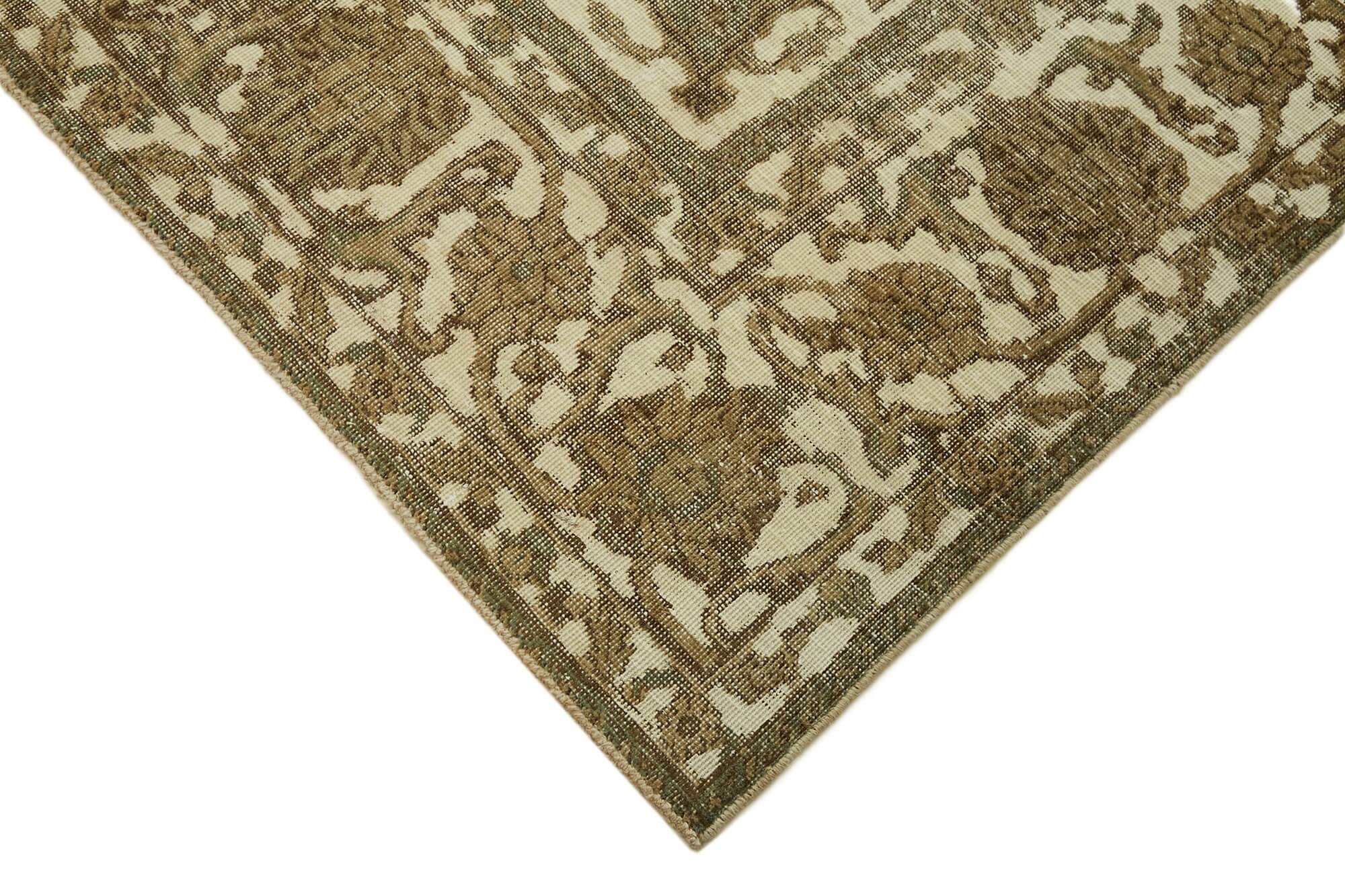 Hand-Knotted Persian Vintage 1970s 298 cm x 340 cm Beige Wool Carpet