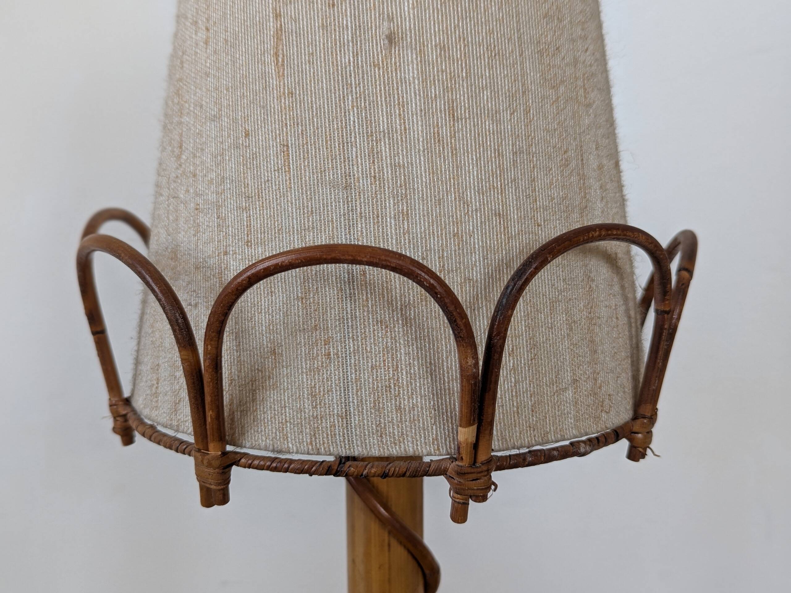 Rattan table lamp