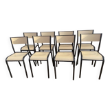 8 chaises d’écolier