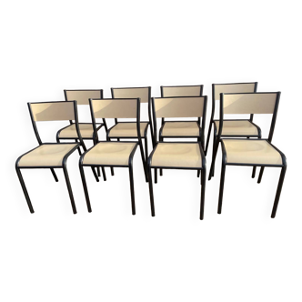 8 chaises d’écolier