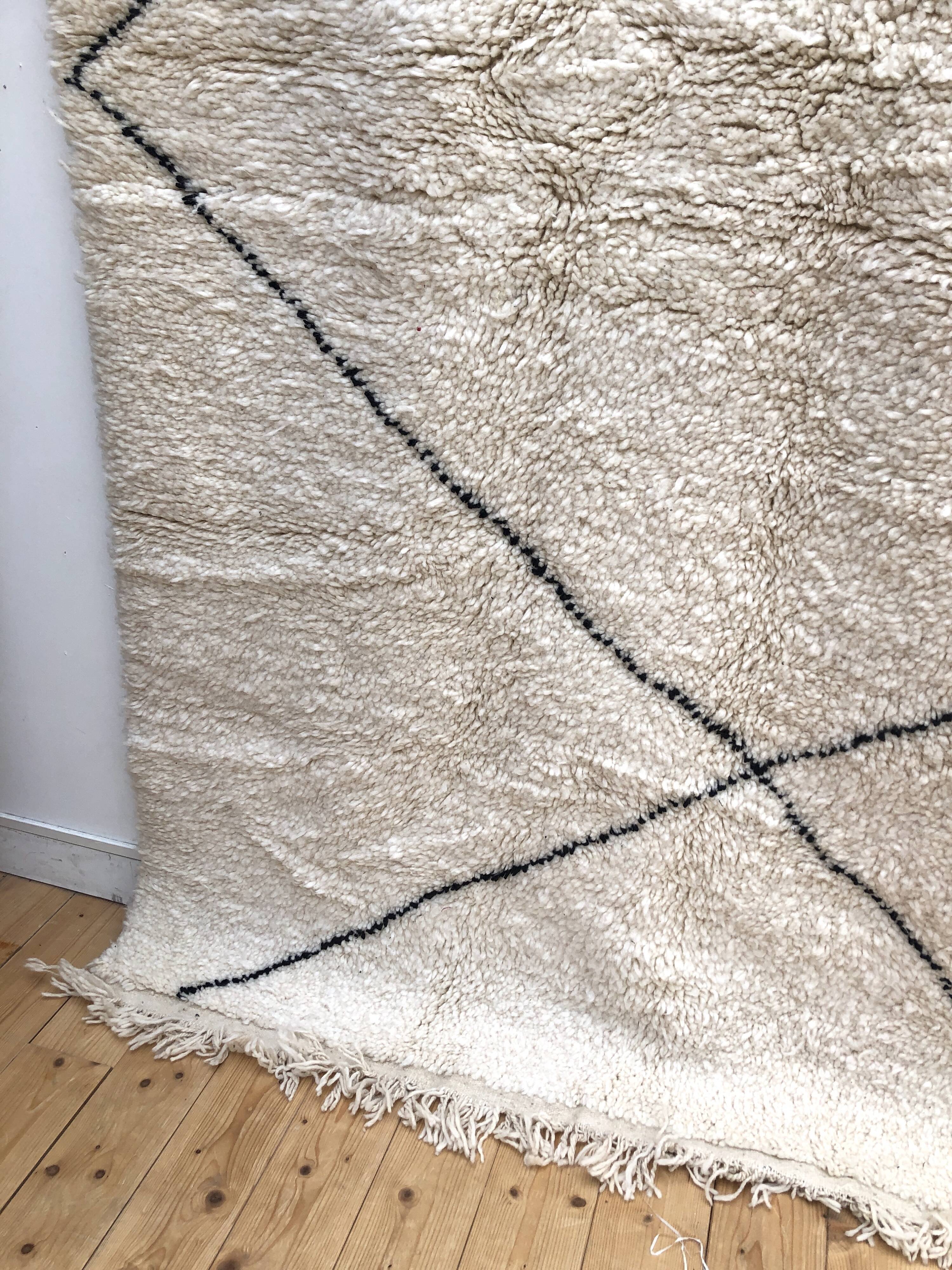 Tapis berbère beni ouarain à losanges noirs 273x165cm