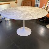 Tulip foot round table by Eero Saarinen for Knoll