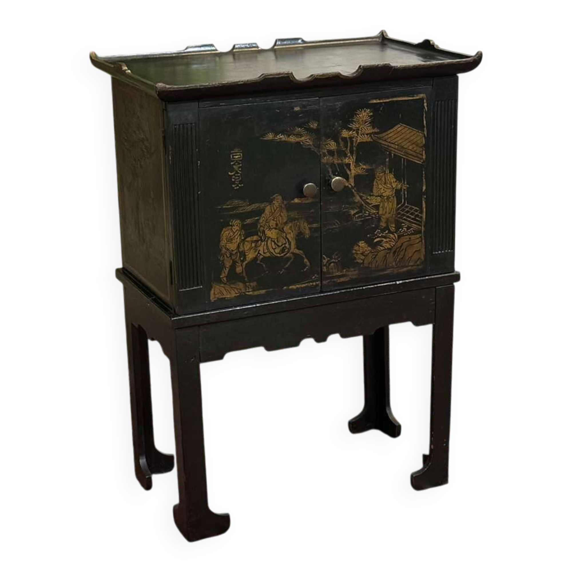 Small painted pine buffet from the 1950s, with Asian decor.