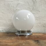 Plafonnier globe en opaline blanche