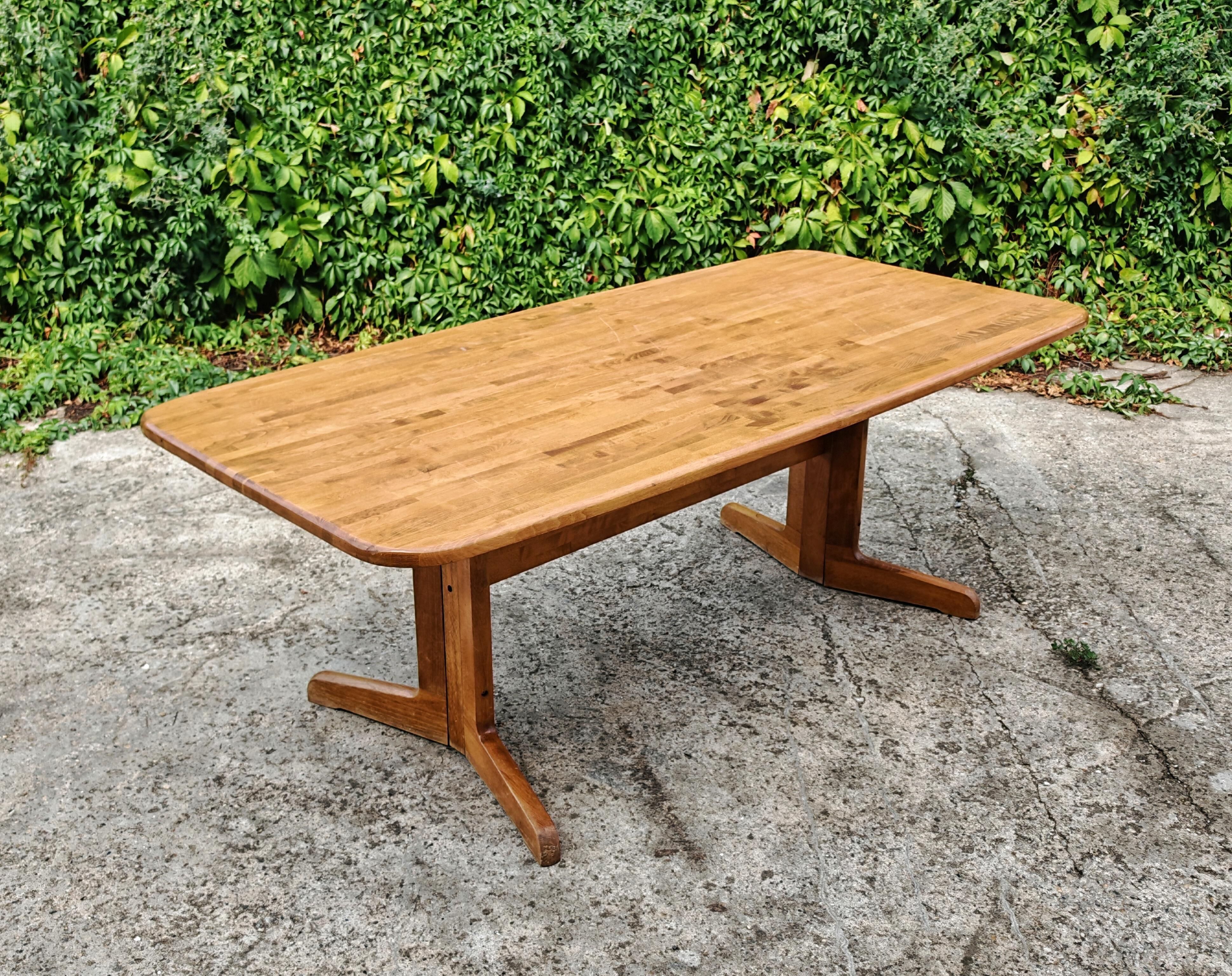 Mid-Century Modern dining table in solid oak, Yugoslavia 1970s.