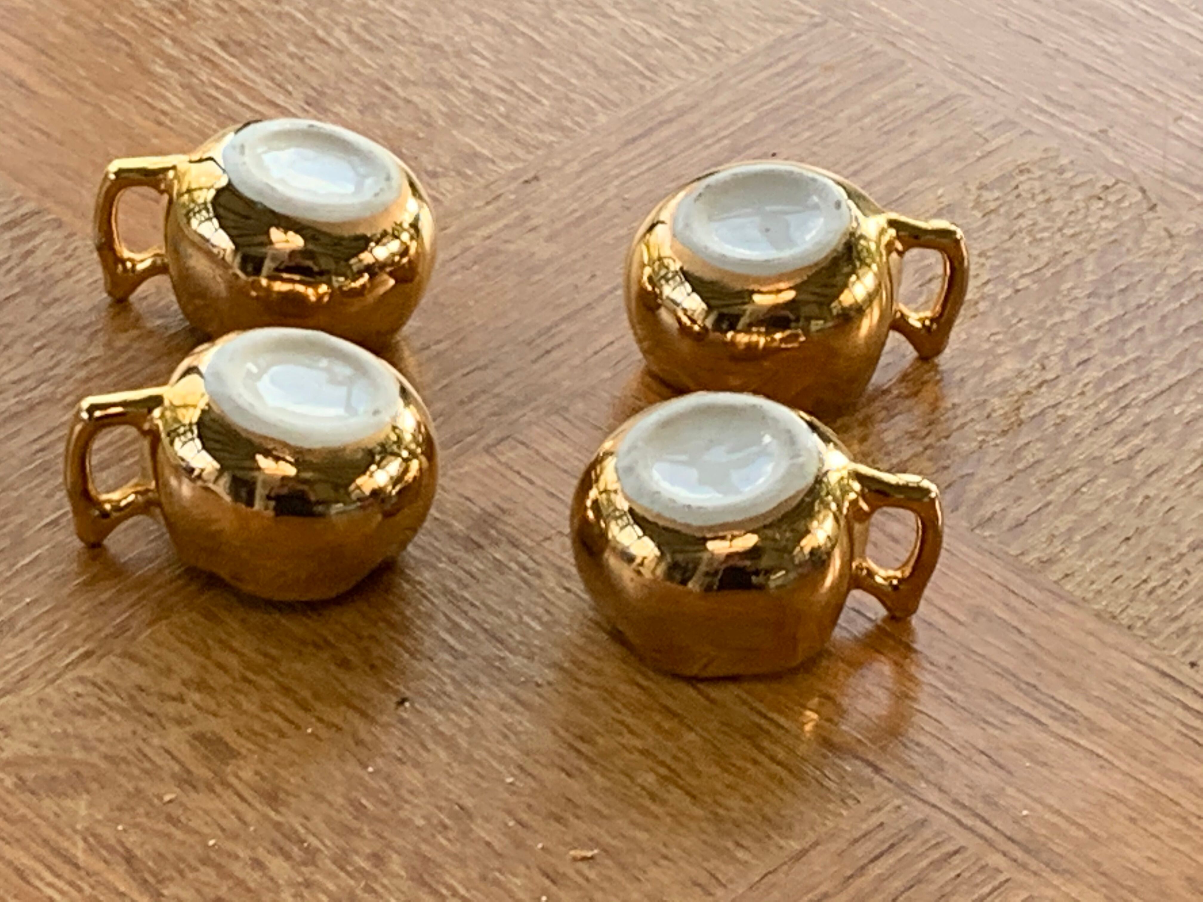 4 small cups dabbling ceramic enamelled gold and vintage white