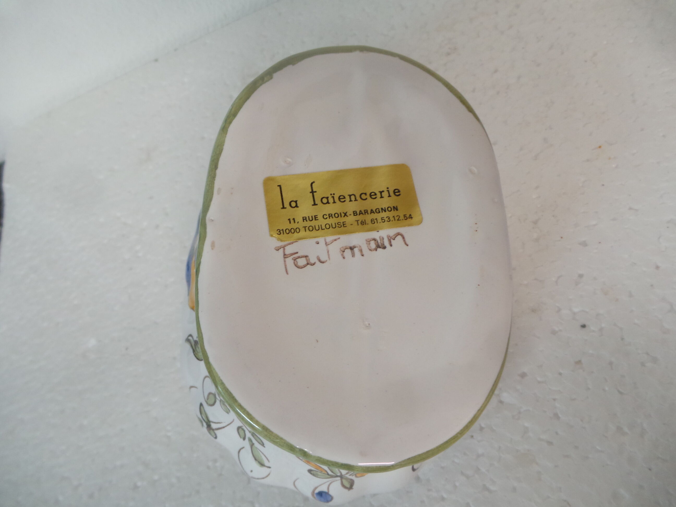 Flowers stand the handmade Toulouse faiencerie