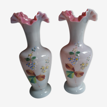 2 vases in pink opaline
