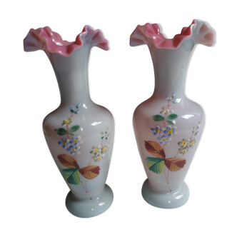 2 vases en opaline rose