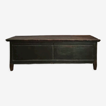 Coffre antique en châtaignier