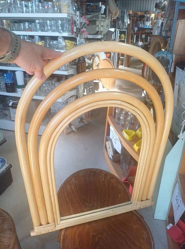 Beau miroir arrondi rotin clair