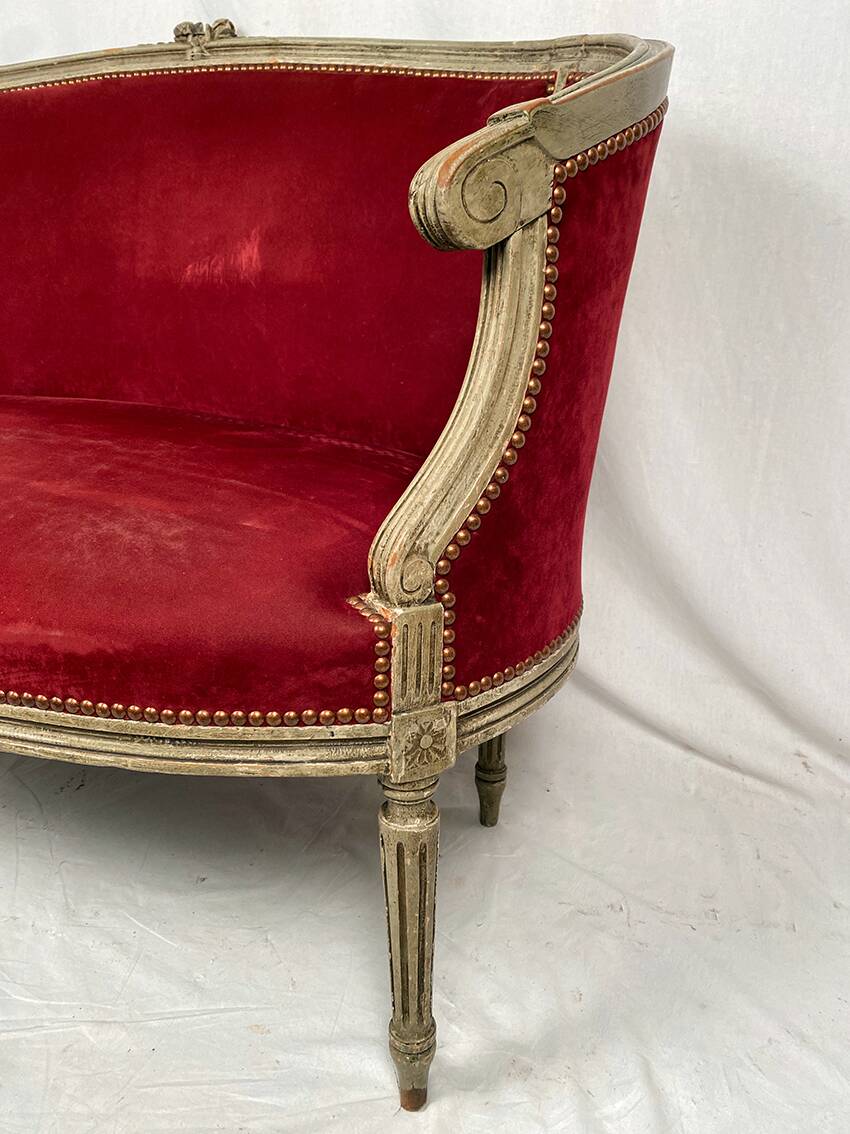 Canapé corbeille de style Louis XVI, fin XIXe-début XXe