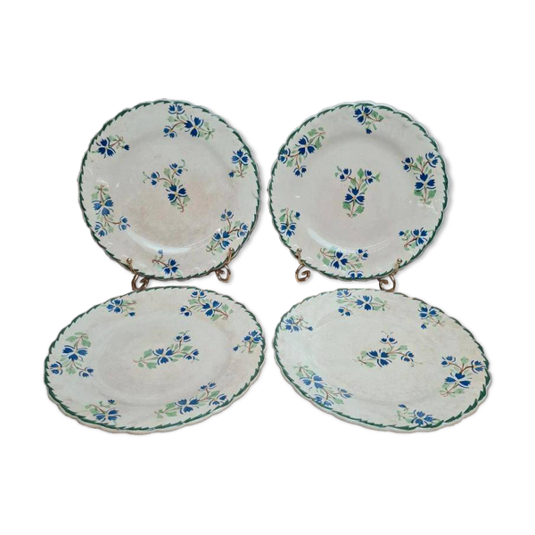 Lot de 4 assiettes à dessert anciennes en terre de fer, décor floral bleu et vert