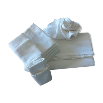 Old tableware in textured cotton