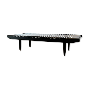 Table basse laquée noire par Georges