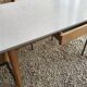Table de cuisine 1960’s en formica et piétement compas bois