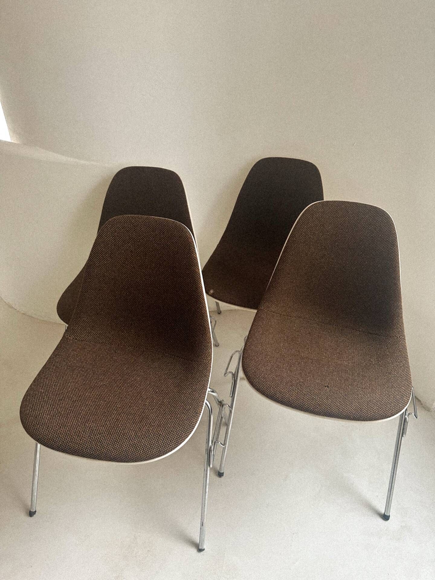 Set of 4 DSS chairs by Herman Miller