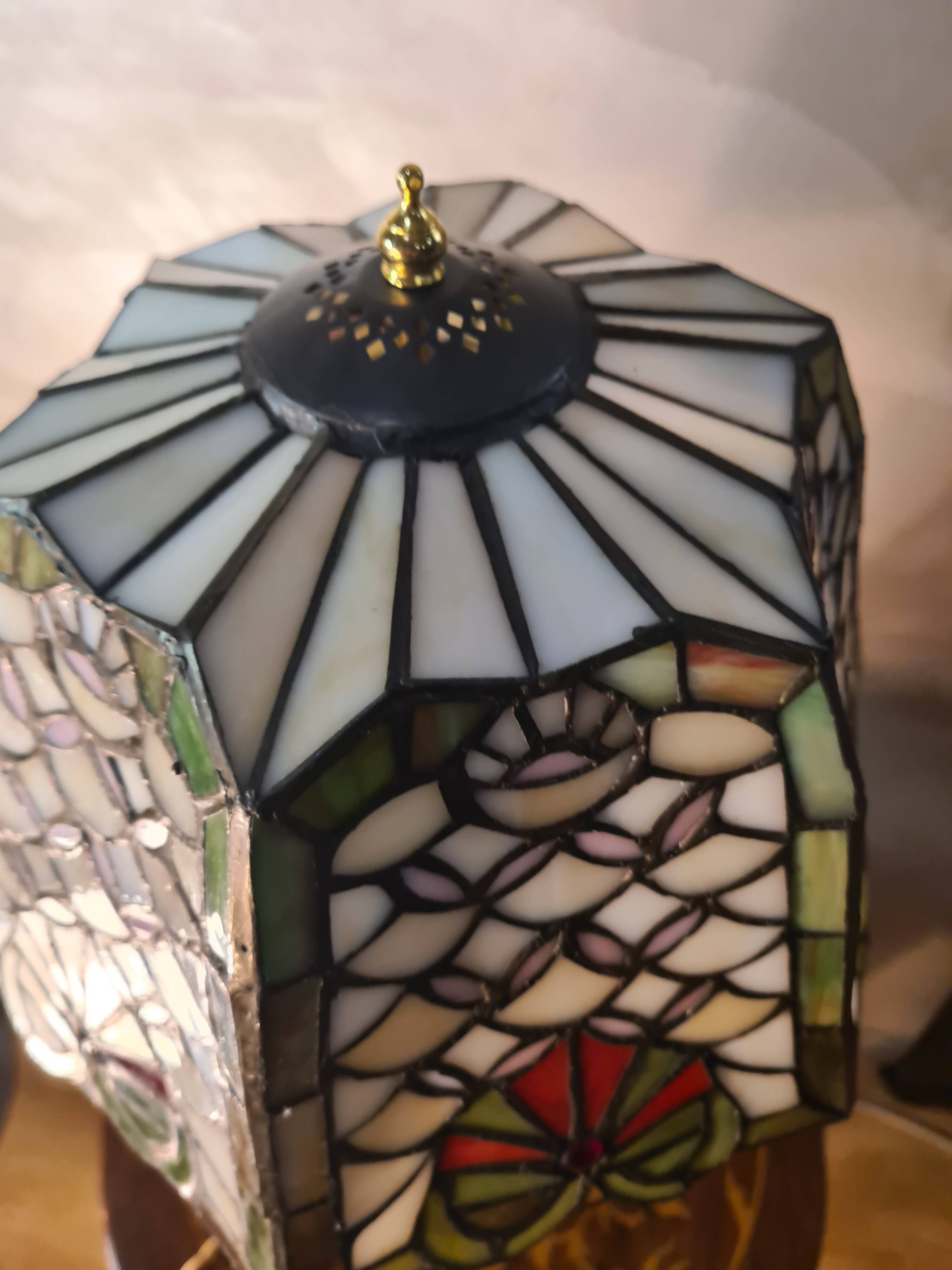 Caryatid lamp in bronze from 1900, Art Nouveau style, with a beautiful glass shade.