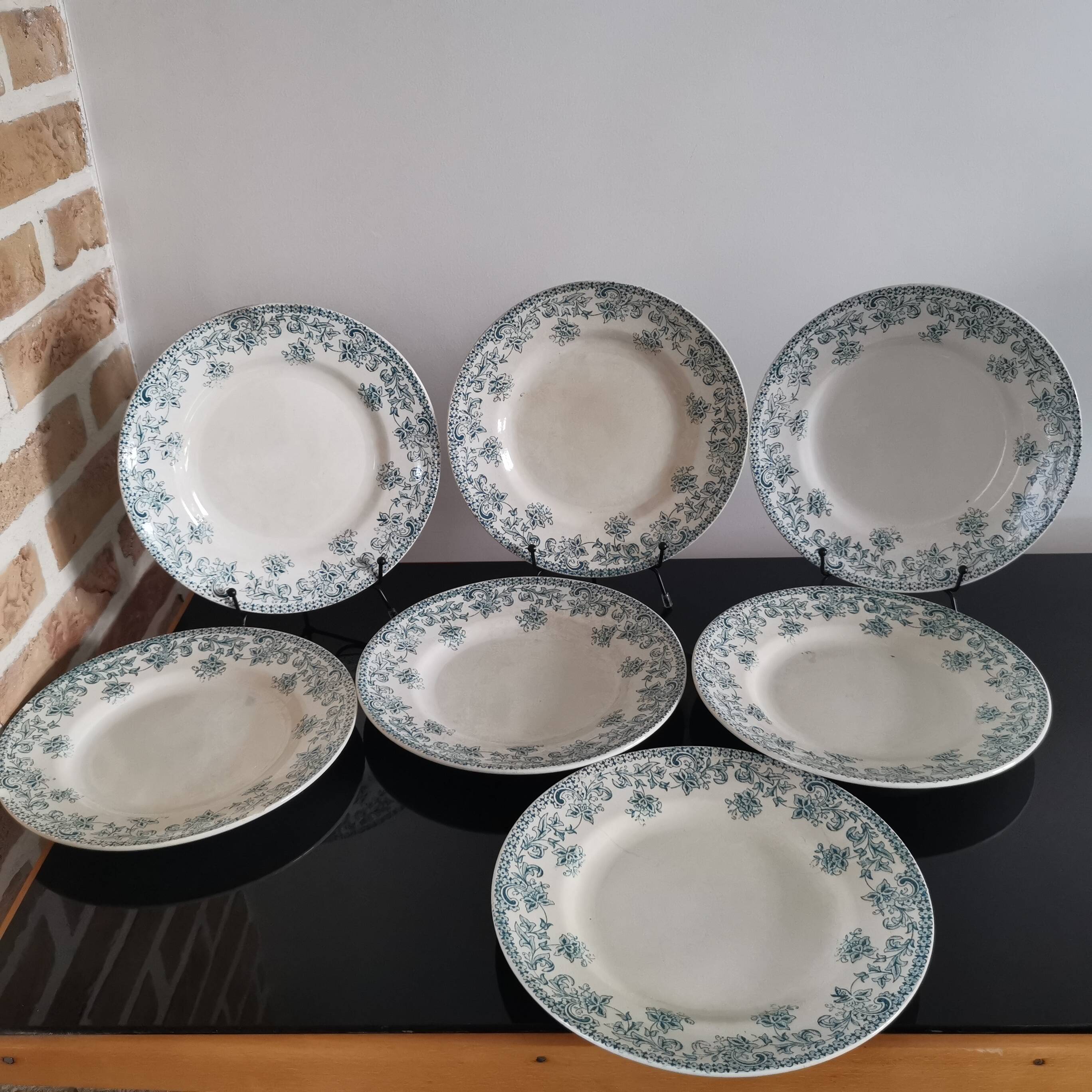 7 Jane model flat plates with dark green floral decoration Saint-Amand