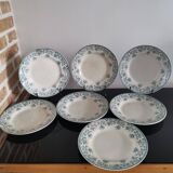 7 assiettes plates modèle Jane à décor floral vert foncé Saint-Amand