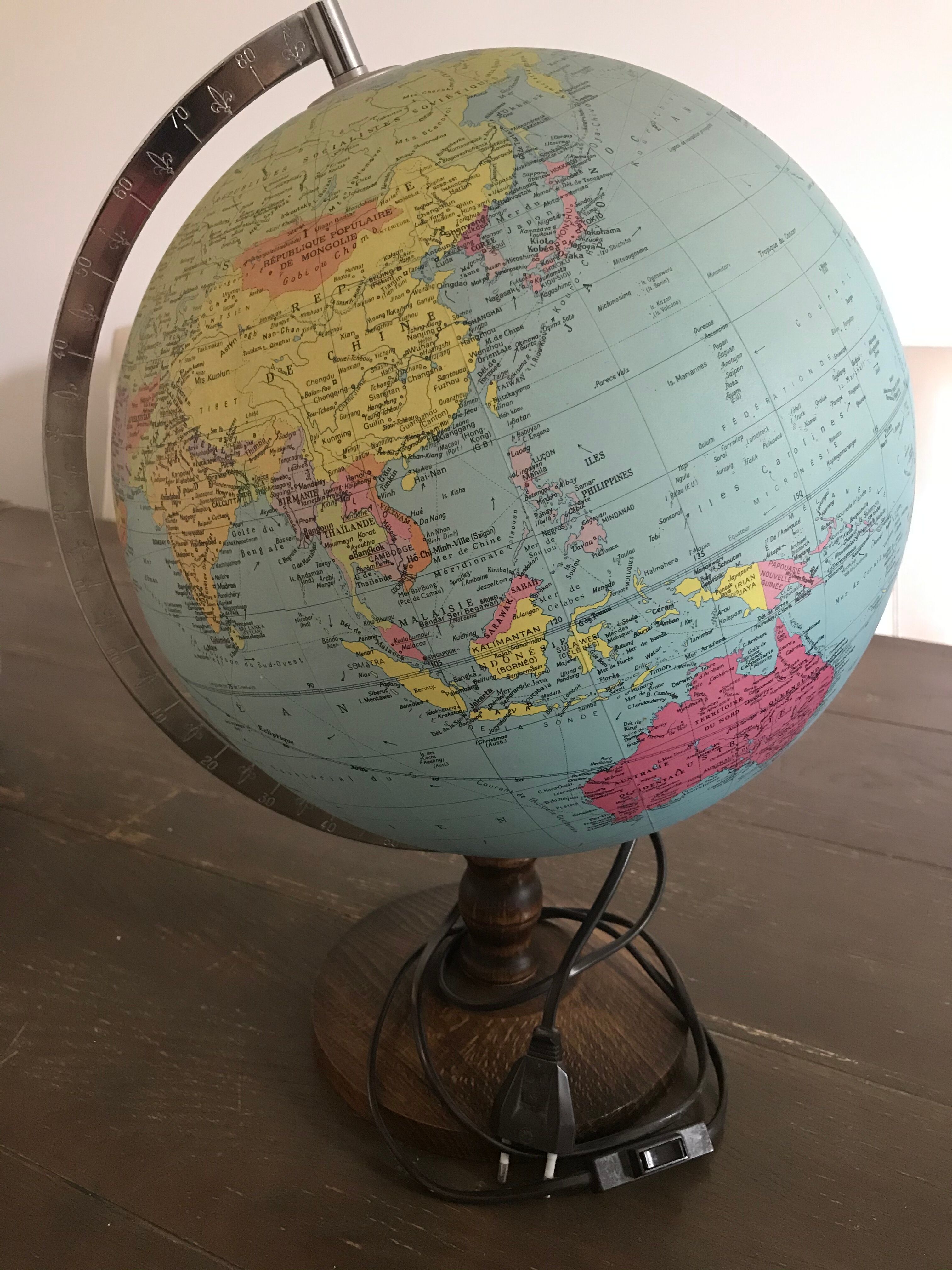 Bright globe of taride maps by georges philip - sound, paper map 1990