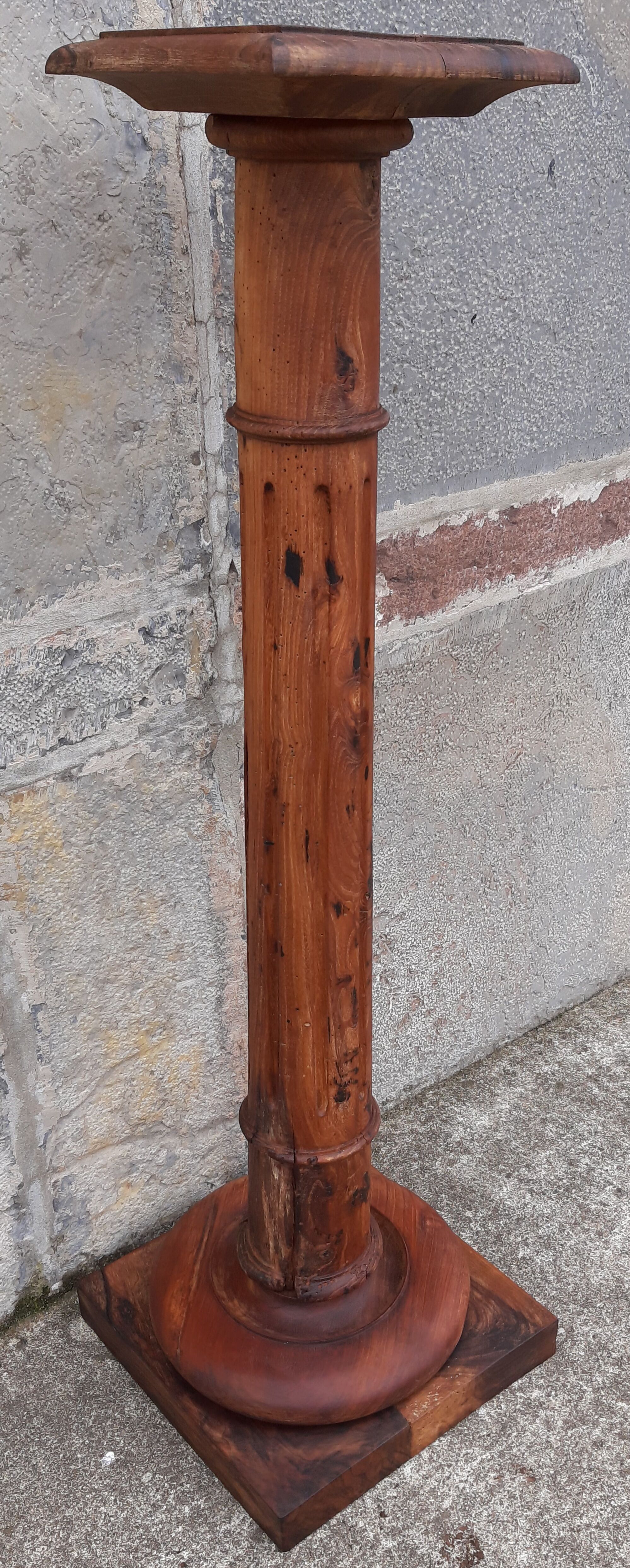 Colonne sellette en bois