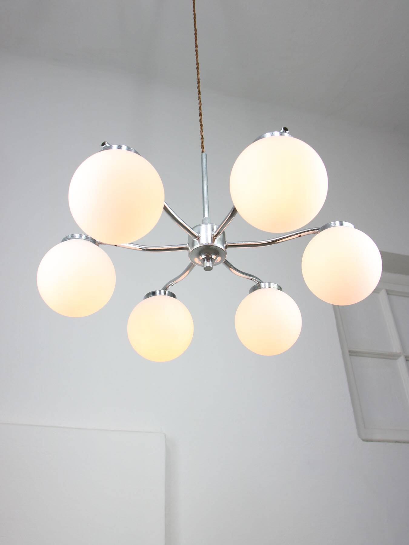 Lustre Vintage en Chrome et Opaline, Italie, années 1970